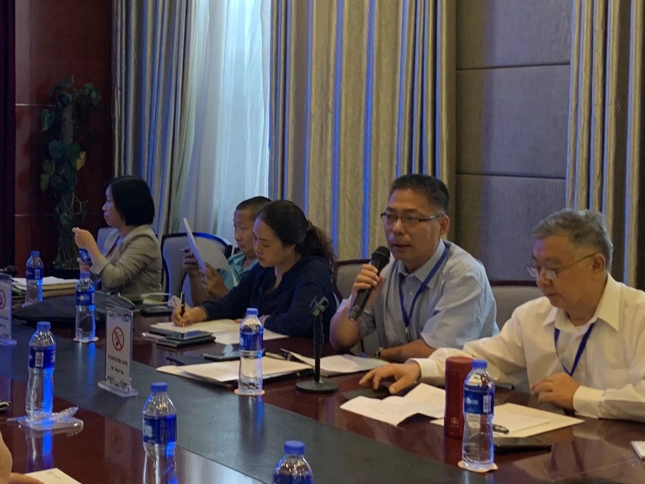 座谈会由中国汽车保修设备行业协会秘书长刘建农主持